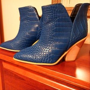 BUTITI EMBOSSED ANKLE BOOTS